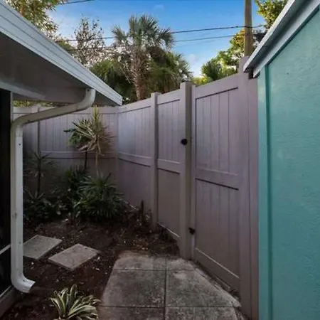 Charming Studio W Pool One Mile To Beach Pets Welcome